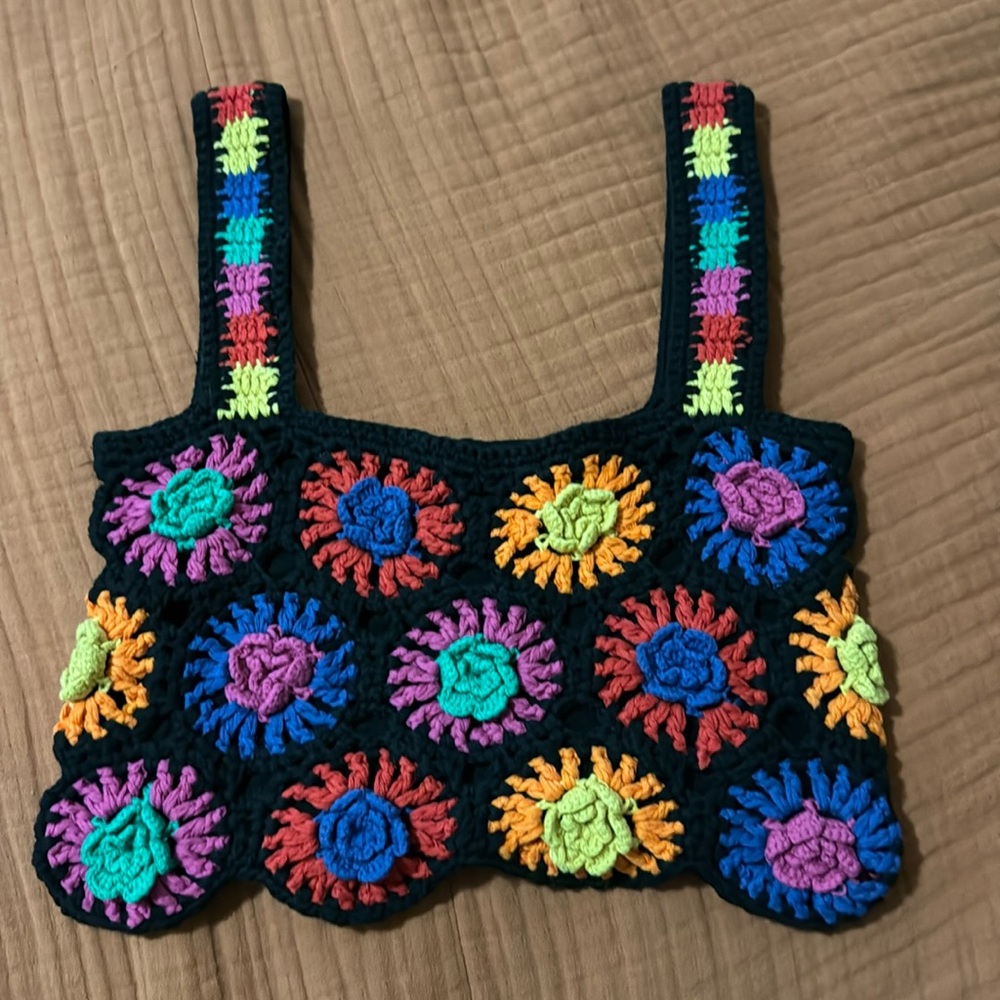 FARM Rio size S crochet flower crop top